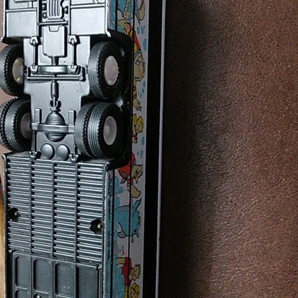 VTG SeaWorld Bus  Gorgi Classics - Picture 7 of 10